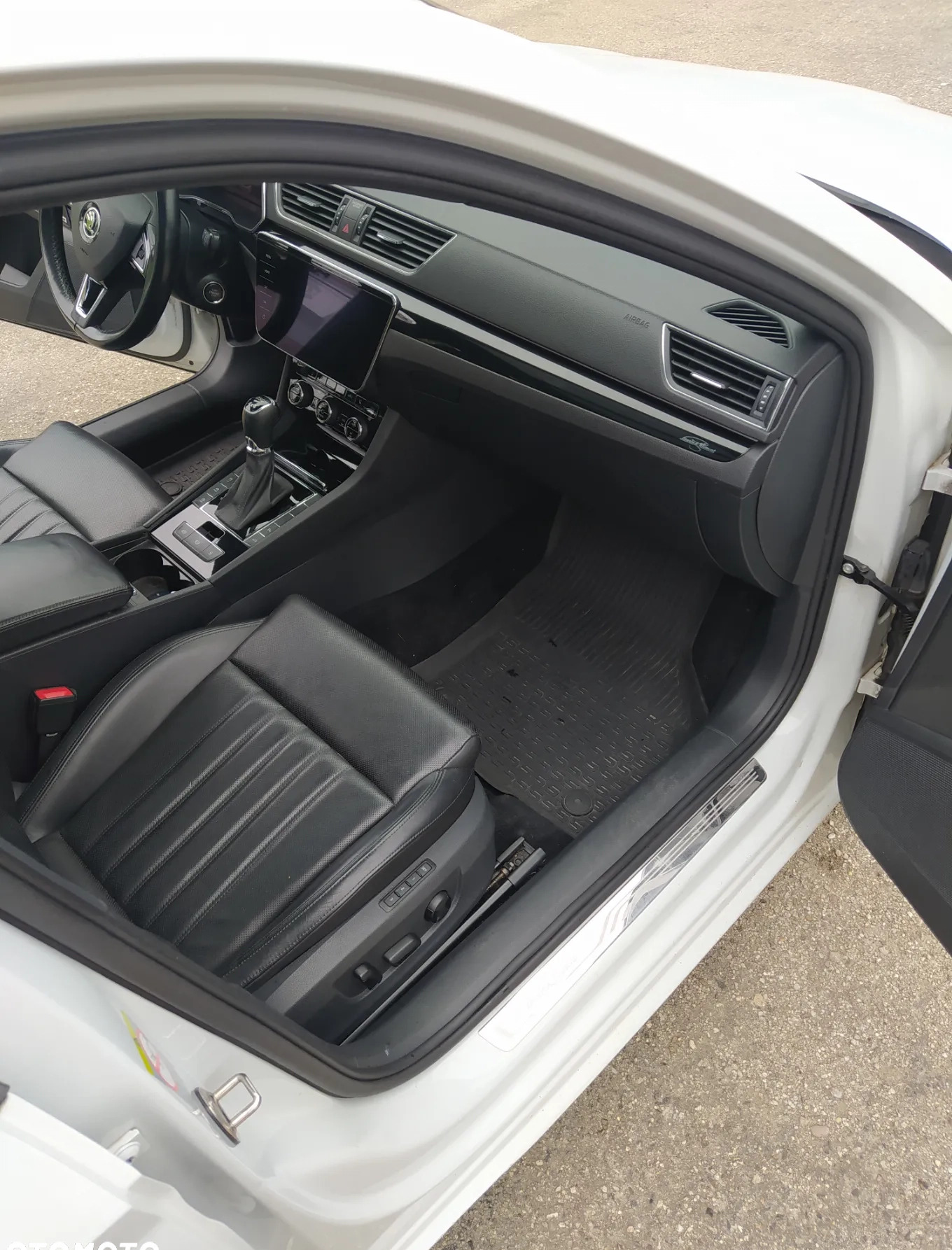 Skoda Superb cena 73500 przebieg: 165000, rok produkcji 2019 z Krasnobród małe 529